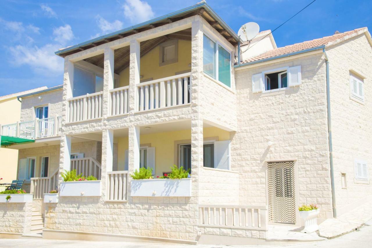Eni Apartments Bol Exterior foto